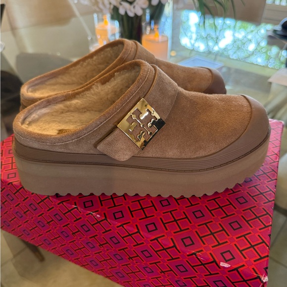 Tory Burch Mellow Shearling Platform Clogs Brown Suede Mules Gold Accent - Picture 2 of 9